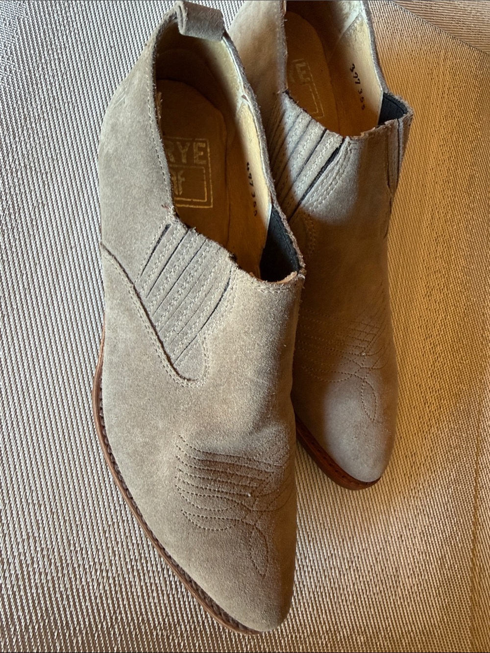 Frye Taupe Suede Cowboy Western Slip On Frye Billy Shootie .
